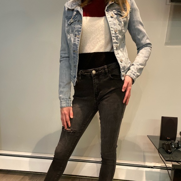 Tight fitting light jean jacket - Picture 4 of 6